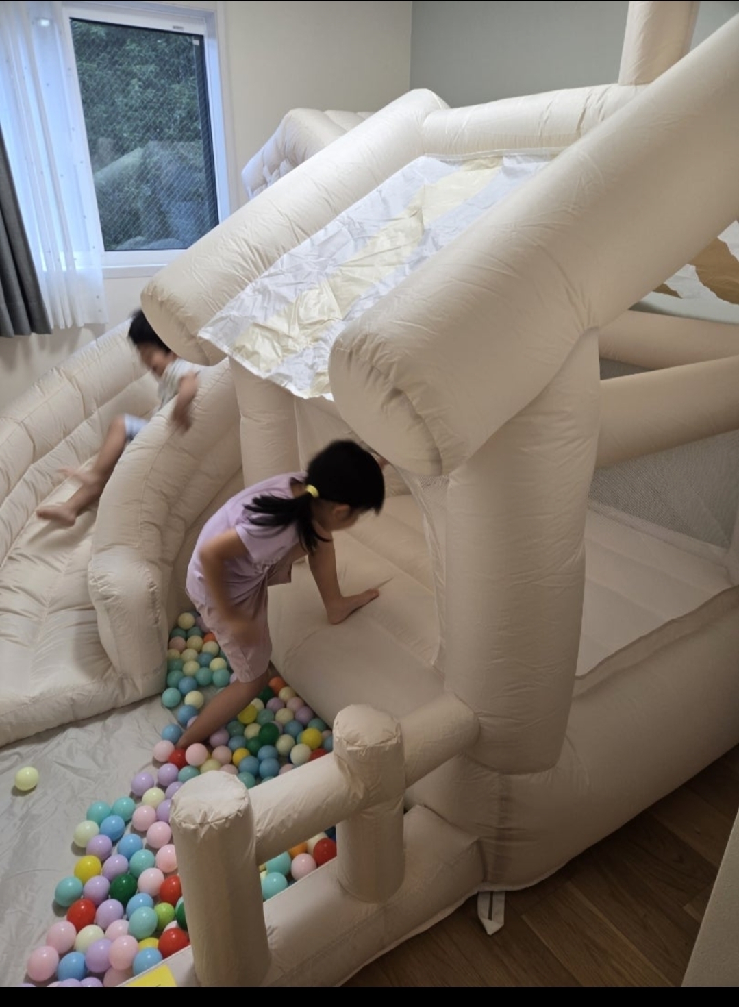 【買ってよかった】家庭用エアー遊具レビュー｜猛暑・台風の雨の日でも子供を思いきり遊ばせられる神アイテム